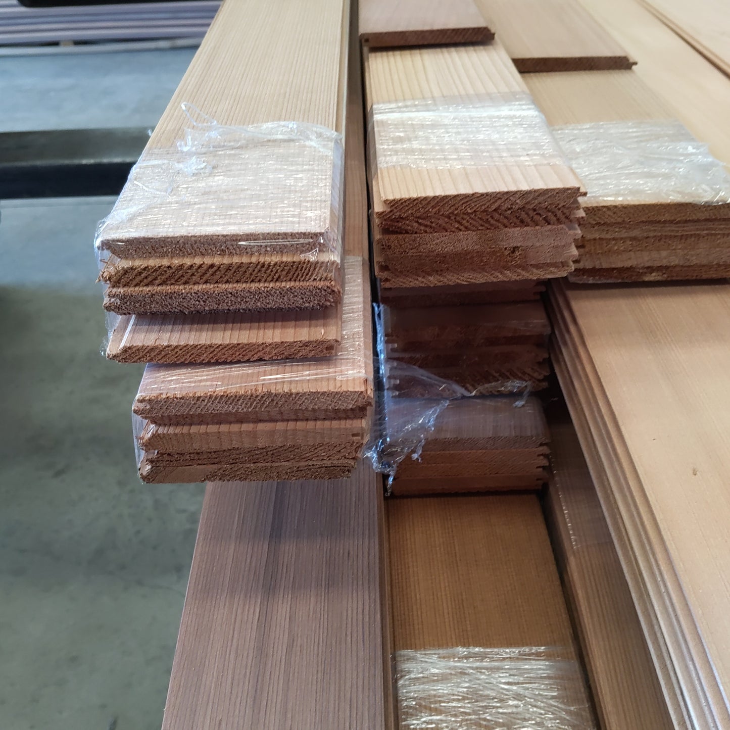 Western Red Cedar 86x9mm - V-Joint