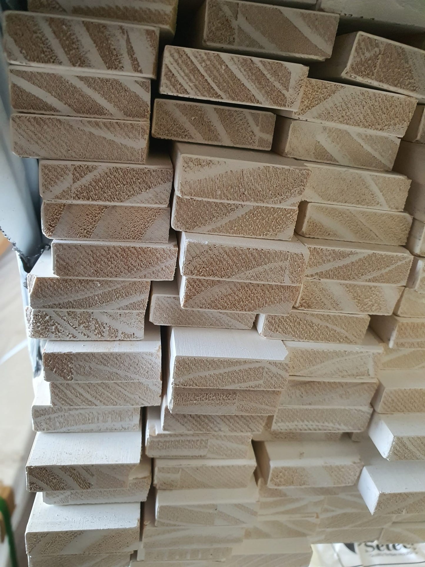 Skirting 35 x 11 mm DAR (3 sides Pre Primed / 1 side Exposed)